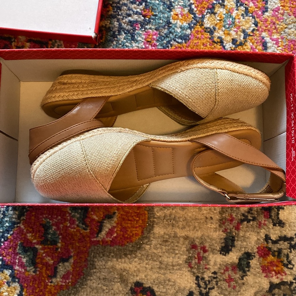 KELLY & KATIE WEDGES